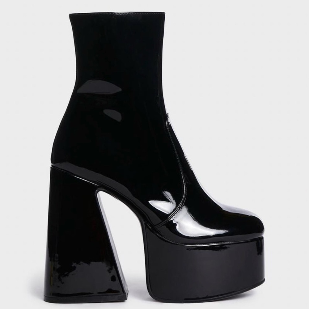 LA MODA Patent Black Platform Ankle Boots